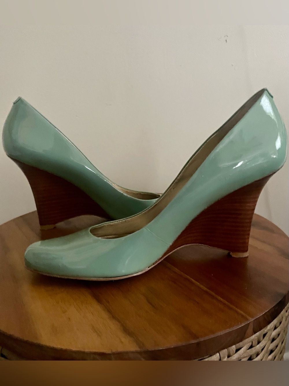 Nine West Mint Green Patent Leather Wedge Pumps Heels Shoes Womens 9 - Picture 2 of 4